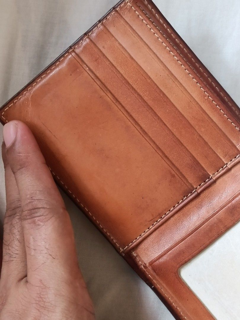 Arnold Palmer Bi Fold Wallet (Category: Wallets & Card Holders) located in Bulacan. Submitted by ssirc (Listing ID 1466269828, Image 3). Description: Arnold Palmer Leather Bi Fold Wallet Excellent Condition‼️ 880+sf.
