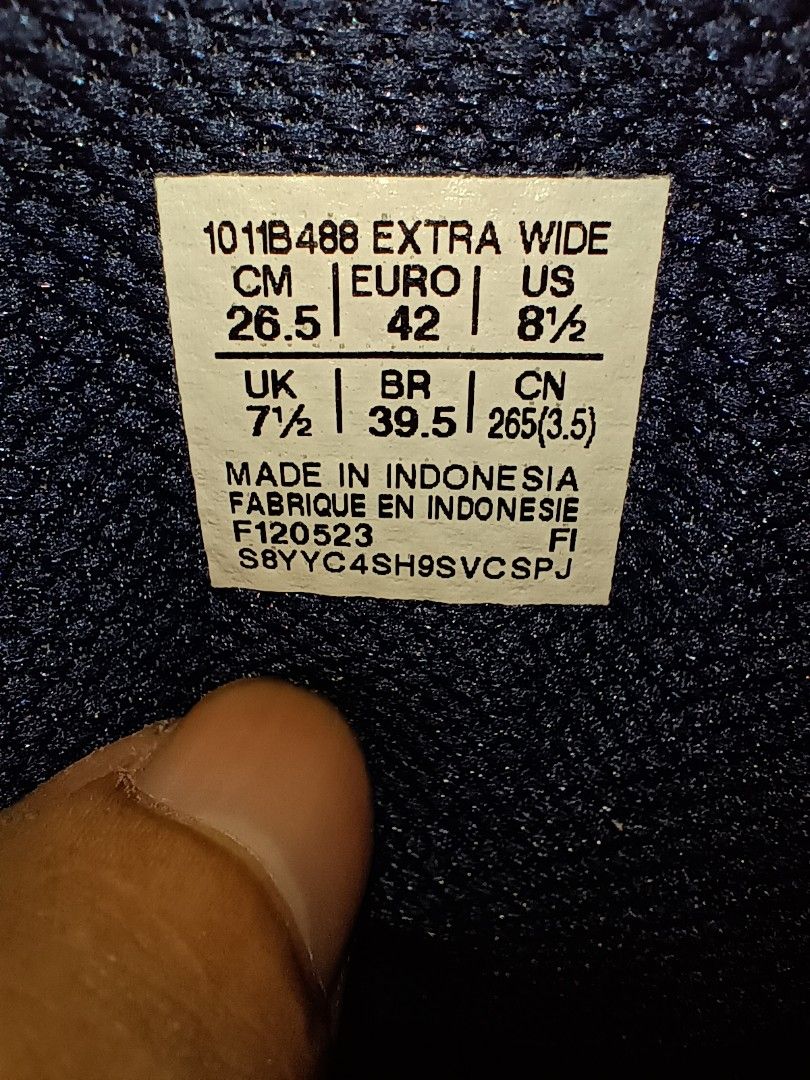 ASICS GEL VENTURES 9 (Category: Shoe inserts & accessories) located in Aurora. Submitted by originthrifting (Listing ID 1466267524, Image 3). Description: size euro 42 , 8¹/² us kita na Po issue sa pic like new have slightly issue unnoticed namn when worn.