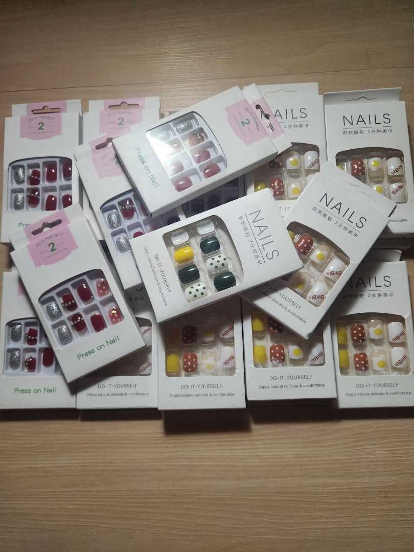 Assorted Press-On Fake Nails Sets (Category: Hands & Nails) located in Manila. Submitted by iowax (Listing ID 1466248269, Image 2). Description: Decluttering DIY Nails set 21 pieces no glue Selling as is..