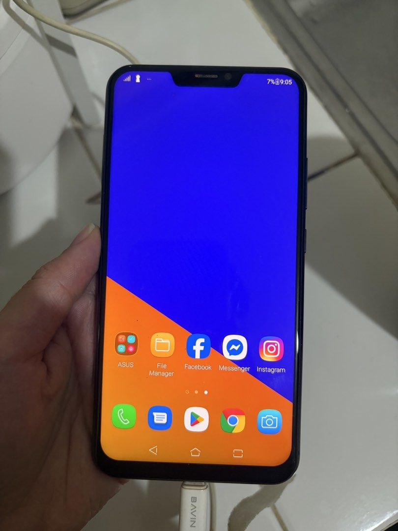 Asus Zenfone 5 (Category: Asus) located in Manila. Submitted by 8d2sn4py9663100 (Listing ID 1466286359, Image 1). Description: Used zenfone 5 with adapter.