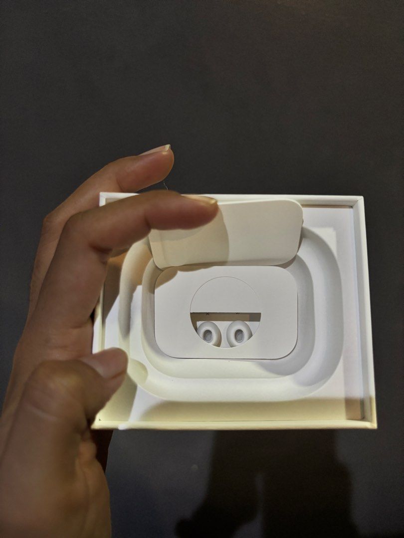 Authentic AirPods Pro 3 (Category: Earphones) located in Cebu City. Submitted by thegoodcatchceb (Listing ID 1466208150, Image 3). Description: Authentic AirPods Pro 3 | Bought Oct 2026 | Pristine Condition with Receipt Selling my almost brand new AirPods Pro 3, purchased just last week on October 4, 2026. Only opened to test…fresh out of the box! Condition: 99.9% Pristine / Like Brand New Inclusions: Complete with original box, charging case, ea