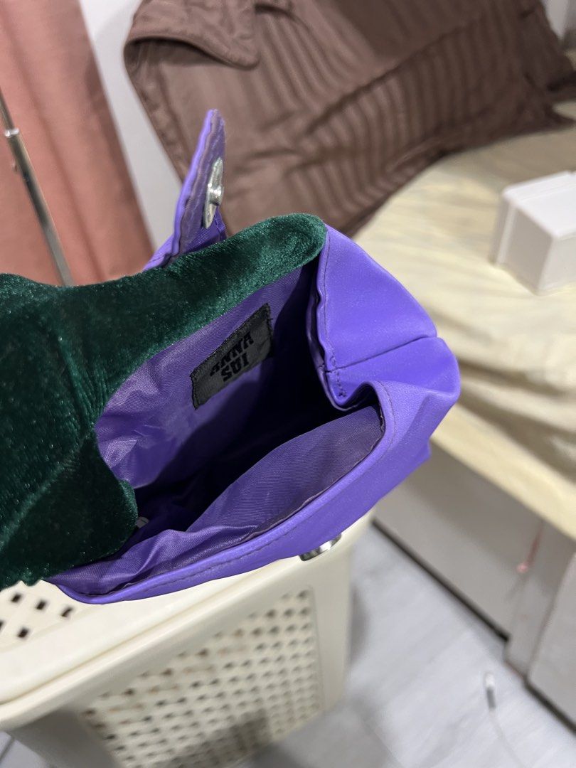 authentic anna sui make up purse (Category: Purses & Pouches) located in Baguio. Submitted by mercedeshermosamoran (Listing ID 1466193458, Image 3). Description: perfect for lipsticks etc.