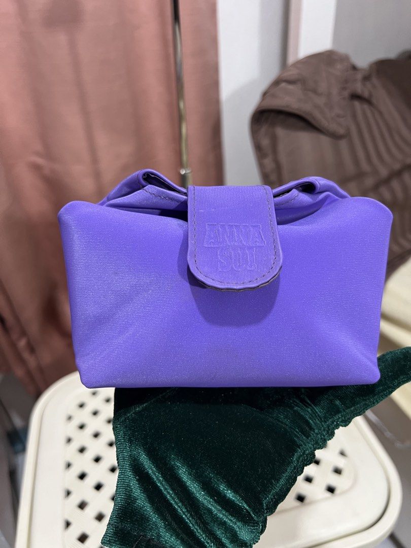 authentic anna sui make up purse (Category: Purses & Pouches) located in Baguio. Submitted by mercedeshermosamoran (Listing ID 1466193458, Image 1). Description: perfect for lipsticks etc.