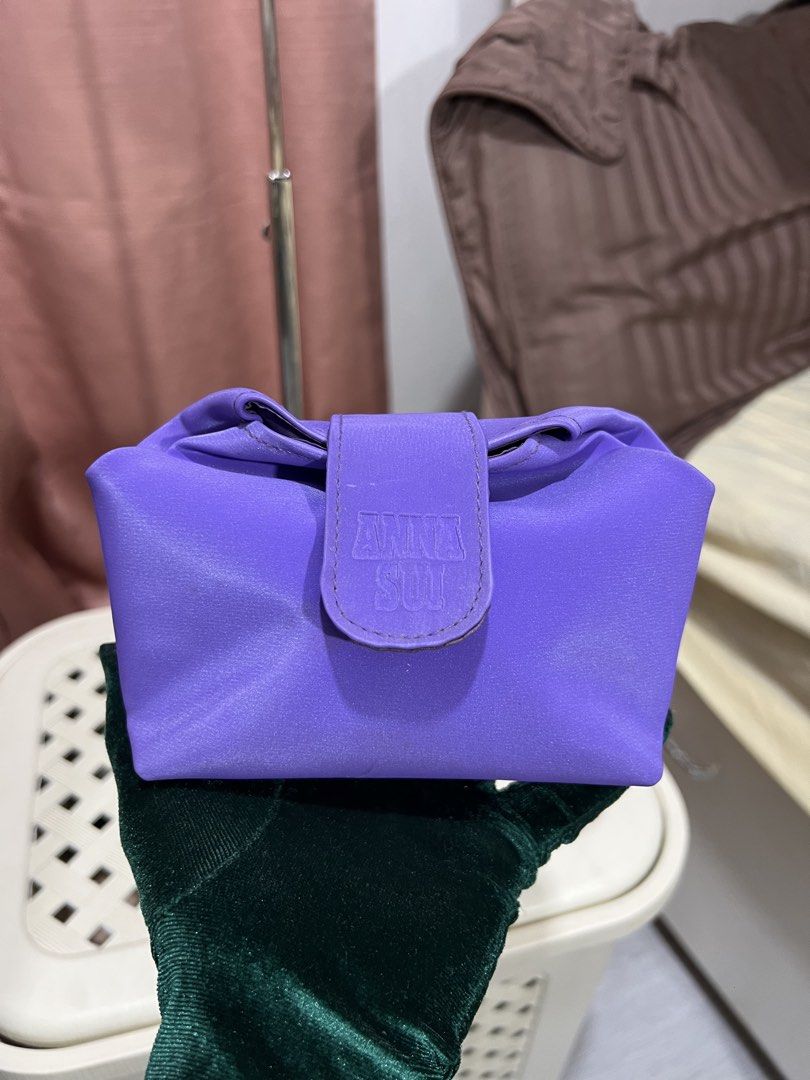 authentic anna sui make up purse (Category: Purses & Pouches) located in Baguio. Submitted by mercedeshermosamoran (Listing ID 1466193458, Image 2). Description: perfect for lipsticks etc.