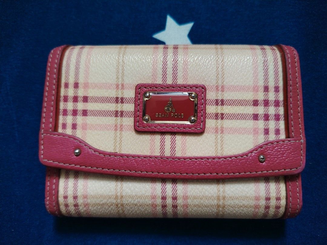 Authentic Bean Pole wallets (Category: Wallets & Card holders) located in Quezon City. Submitted by chantillycee (Listing ID 1466215242, Image 2). Description: PLS READ: All wallets are preloved condition so pls expect signs of use. Condition: 8/10 - minimal rubs at hardware fading - no holes, tastas or major issues bundle price - 3k each - 700.