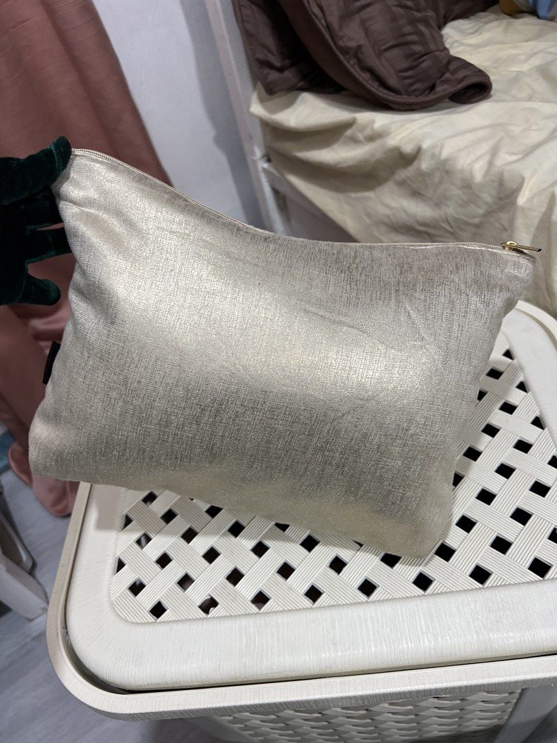 authentic chanel toilletry bag (high quality) (Category: Luxury Bags & Wallets) located in Baguio. Submitted by mercedeshermosamoran (Listing ID 1466225378, Image 2). Description: limited edition L- 9 inches W- 12 inches can fit umbrella (folding) .