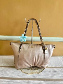 (Category: ) located in . Submitted by bellafashion08 (Listing ID 1466308182, Image 1). Description: .