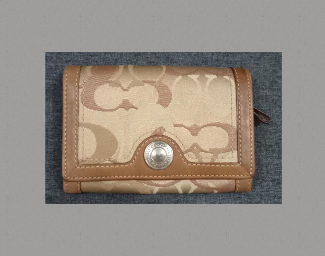 Authentic Coach Signature Wallet (Category: Wallets & Card holders) located in Calapan. Submitted by jyka12345 (Listing ID 1466026703, Image 1). Description: .