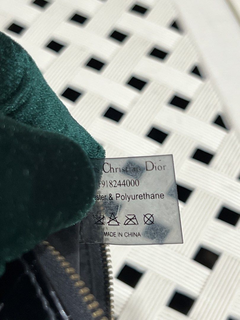 authentic Dior make up pouch (Category: Luxury Bags & Wallets) located in Baguio. Submitted by mercedeshermosamoran (Listing ID 1466218101, Image 2). Description: L- 5 1/2 inches W- 10 inches.