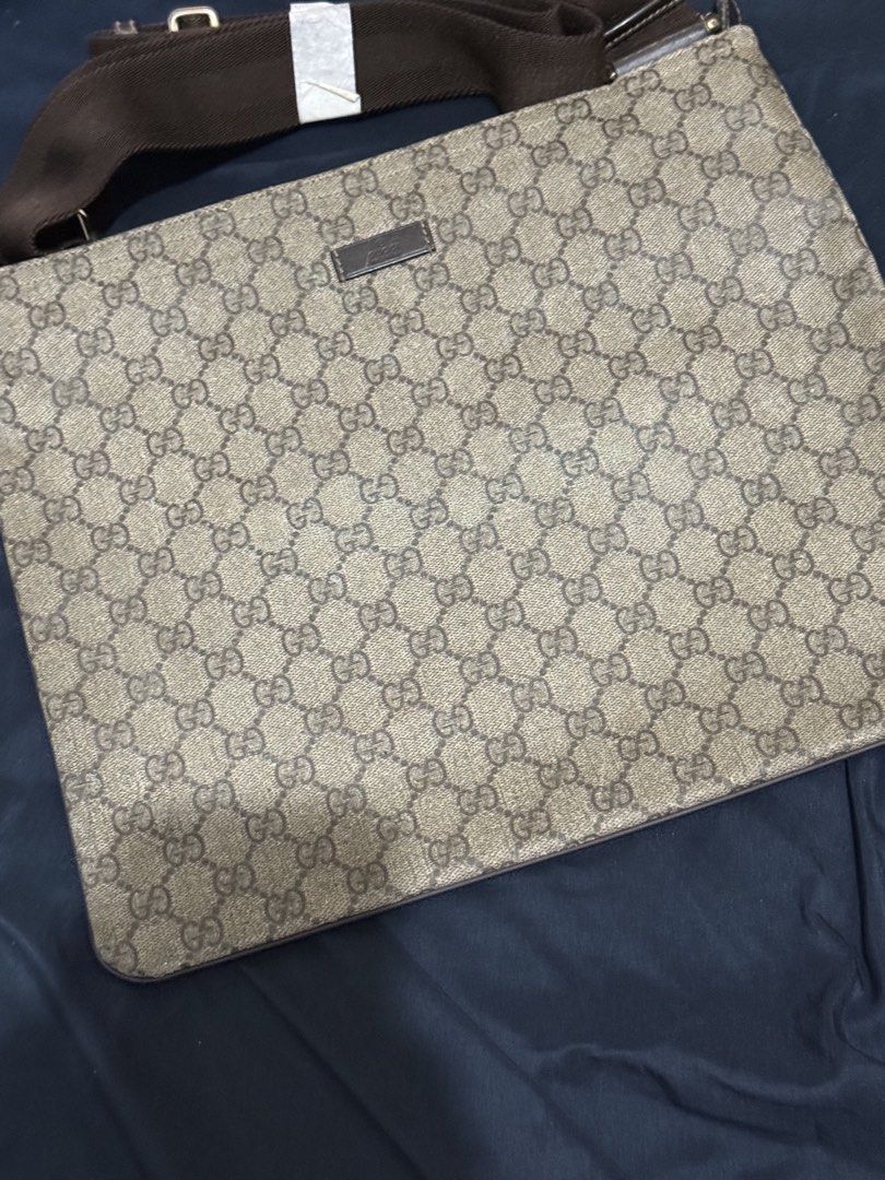 Authentic Gucci Sling Bag (Category: Sling Bags) located in Manila. Submitted by reg08 (Listing ID 1466208636, Image 1). Description: .