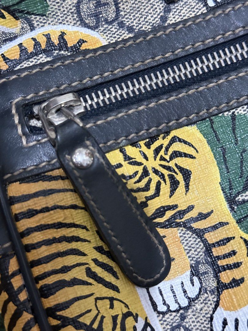 Authentic Gucci sling bag (Category: Sling Bags) located in Manila. Submitted by reg08 (Listing ID 1466209638, Image 3). Description: .