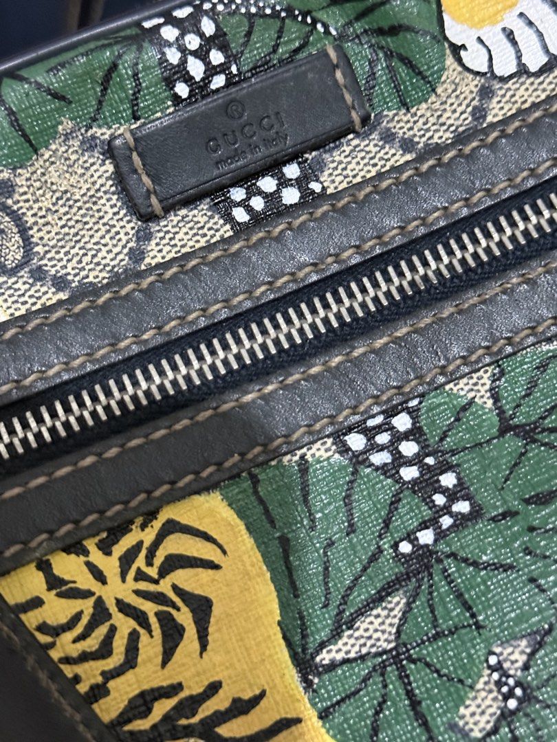 Authentic Gucci sling bag (Category: Sling Bags) located in Manila. Submitted by reg08 (Listing ID 1466209638, Image 2). Description: .