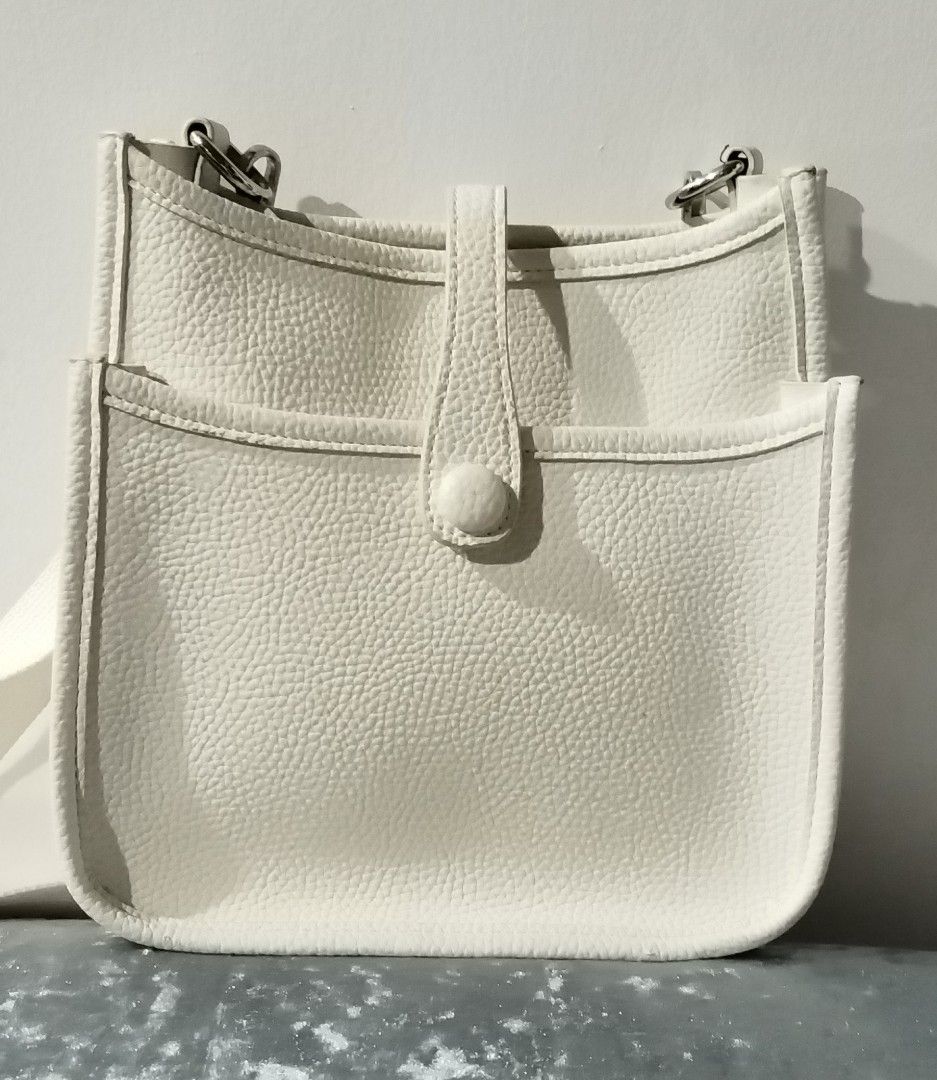 Authentic Hermes Bag (Category: Cross-body Bags) located in Baguio. Submitted by shopdailybasket (Listing ID 1466258857, Image 2). Description: Authentic.