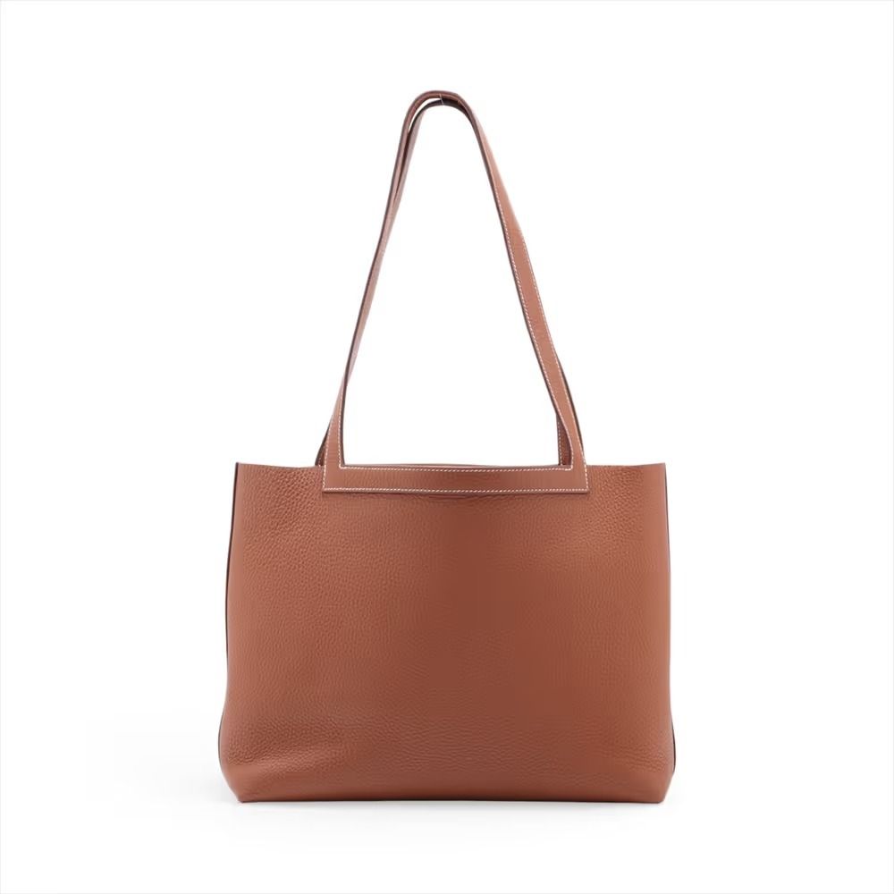 "Authentic Hermes Cabasellier 31 Taurillon Clemence Gold U: 2022 " (Category: Tote Bags) located in General Trias. Submitted by japan_secondhand_products (Listing ID 1466188175, Image 2). Description: This item shows signs of wear and tear from use. There is peeling in various places. *As this is a used item, there may be scratches or stains not mentioned in the description. Please understand this in advance. Product Rank B brand Hermes Model Cab