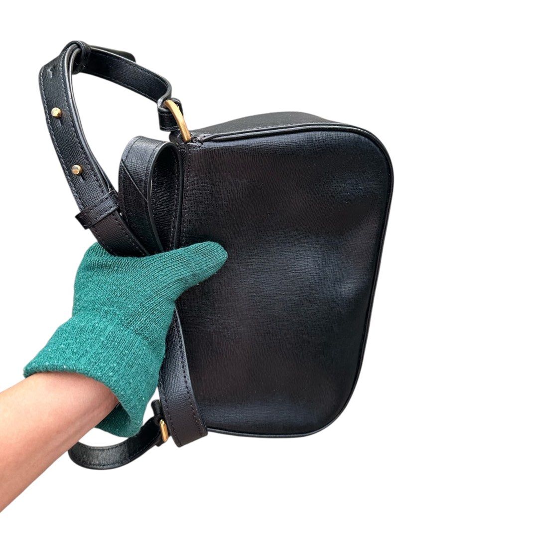 Authentic KATE SPADE (Category: Cross-body Bags) located in San Fabian. Submitted by rei_aniels (Listing ID 1466299803, Image 3). Description: Authentic KATE SPADE New york Bleecker Leather Bag Like new Black Gold na gold pa hardware Adjustable Strap .