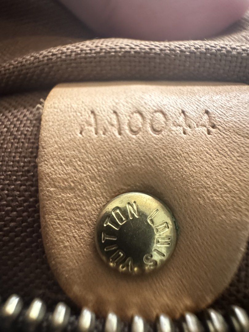 Authentic Louis Vuitton Monogram Speedy Handbag with COA (Category: Luxury Bags & Wallets) located in Angeles City. Submitted by thala.1204.68 (Listing ID 1466335217, Image 3). Description: - Authentic LV Speedy 30 comes with COA for authenticity /100% original Iconic monogram canvas design with a traditional structured shape - Comfortable rolled leather handles and polished gold-tone hardware - Secure top-zip closure opening to a spacious interi