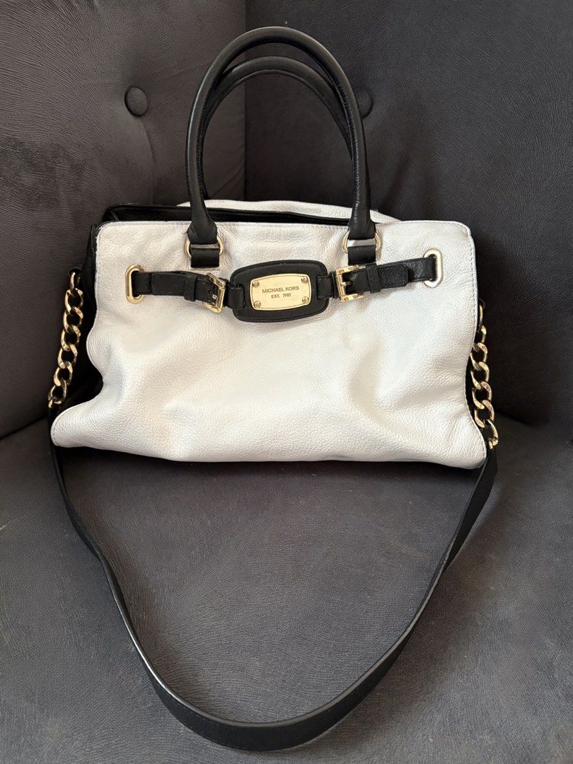 Authentic MICHAEL KORS white/black leather Hamilton (Category: Luxury Bags & Wallets) located in Manila. Submitted by jean777_love (Listing ID 1466160931, Image 1). Description: Genuine Leather No flaws No scratch Perfect ang white original 🥰😍😍😍😍.