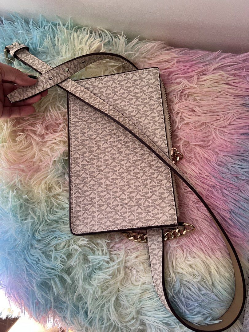 Authentic MK beltbag (Category: Clutches) located in Cabanatuan. Submitted by happythriftbyshidshin (Listing ID 1466209685, Image 1). Description: Used twice Personal Preloved authentic No issues no flaws.
