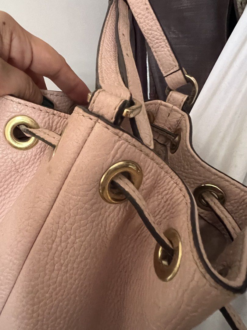 Authentic Mk small bucket bag (Category: Cross-body Bags) located in Cabanatuan. Submitted by happythriftbyshidshin (Listing ID 1466209322, Image 3). Description: See pics for deets.