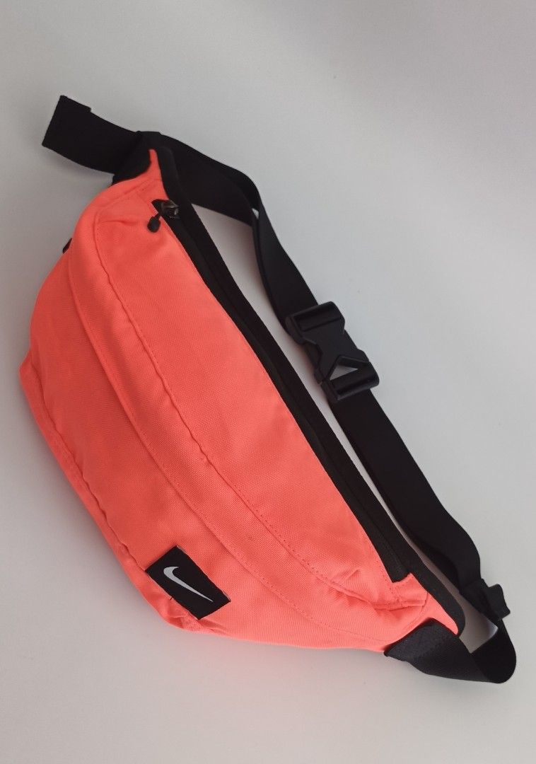 Authentic Nike Hood Waistpack (Style Code: BA4272-871) (Category: Belt bags, Clutches and Pouches) located in Kapalong. Submitted by ukaybagscurator (Listing ID 1466181991, Image 1). Description: 3L capacity.