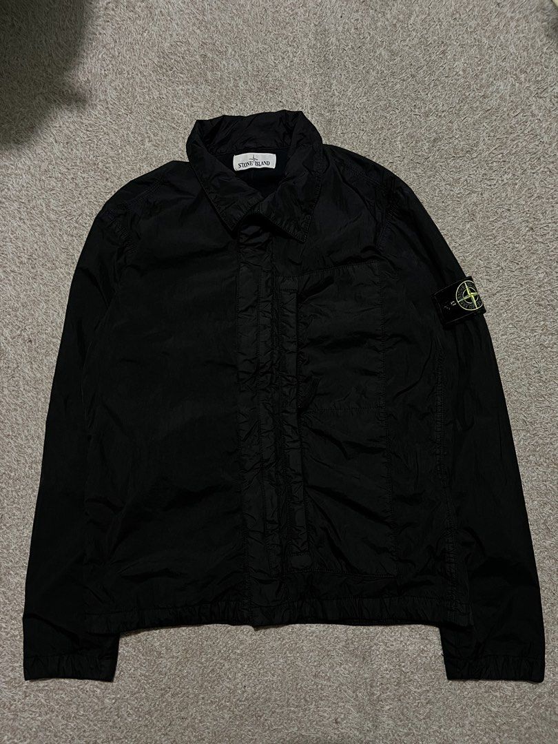 Authentic Stone Island Jacket (Category: Coats, Jackets and Outerwear) located in Mexico. Submitted by iseemiyakee. (Listing ID 1466306403, Image 1). Description: Size Small 21 width 26 length no issue excellent condition Authentic 100% 10/10 Color rate.