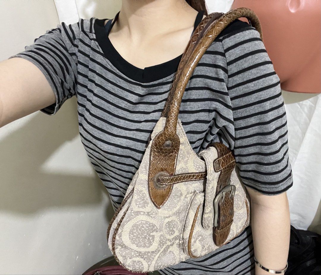 Y2K Authentic Vintage GUESS monogram shoulder brown bag (Category: Shoulder Bags) located in Angeles City. Submitted by melloromi (Listing ID 1466266283, Image 3). Description: Condition: Used with signs of wear. Please see all photos for the actual condition. -Some discoloration on the inner lining -Minor scratches/scuffs and signs of use on the exterior -Magnet closure shows signs of tarnishing -Some loose/frayed threads -Interior zipper issue 