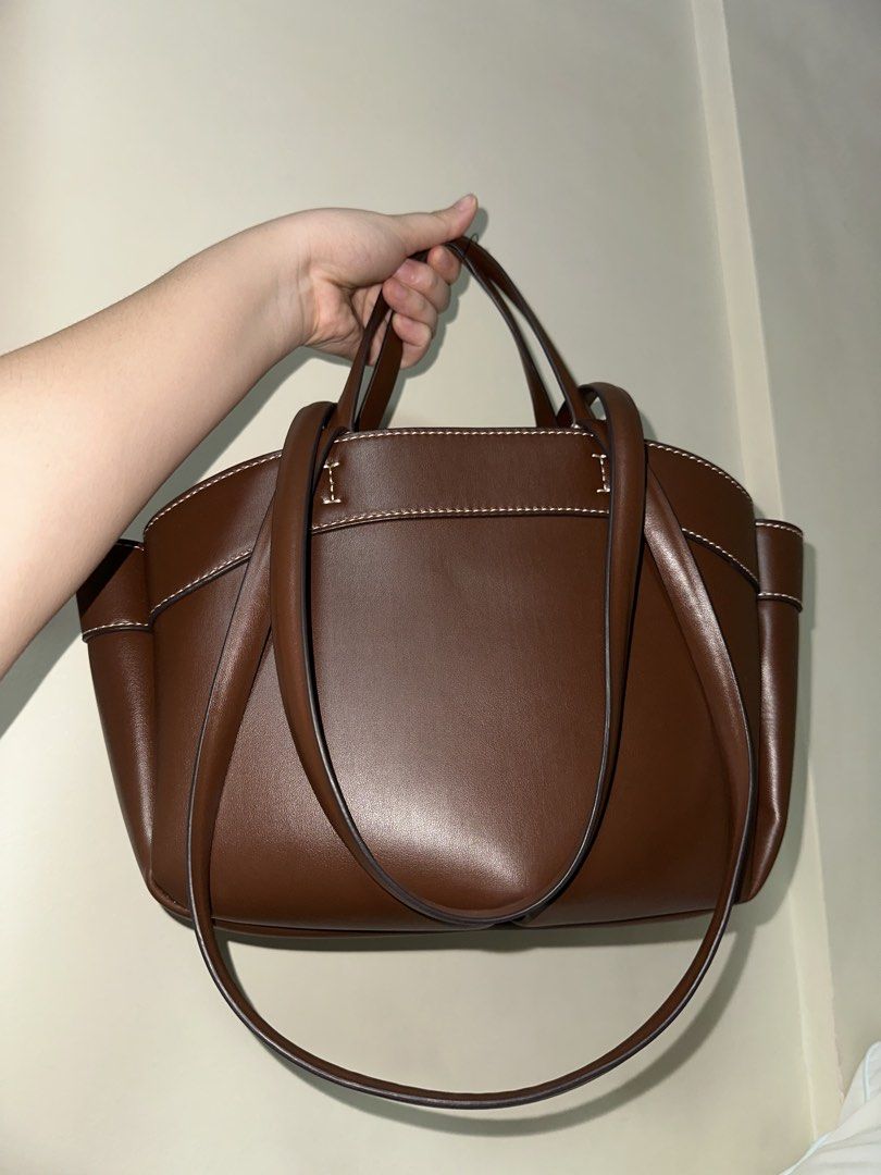 Authentic Zara Shoulder / Hand Bag (Category: Shoulder Bags) located in San Juan City. Submitted by channiesara3 (Listing ID 1466314323, Image 2). Description: Lightly used. Good condition w/ few minor flaws (shown on the last 3 slides) Slightly Negotiable (: Zara price: 2,595 Previously sold this to a relative but that person wants to sell it now. I bought this from Zara Rockwell with receipt in the picture but currently no tag and receipt anymo