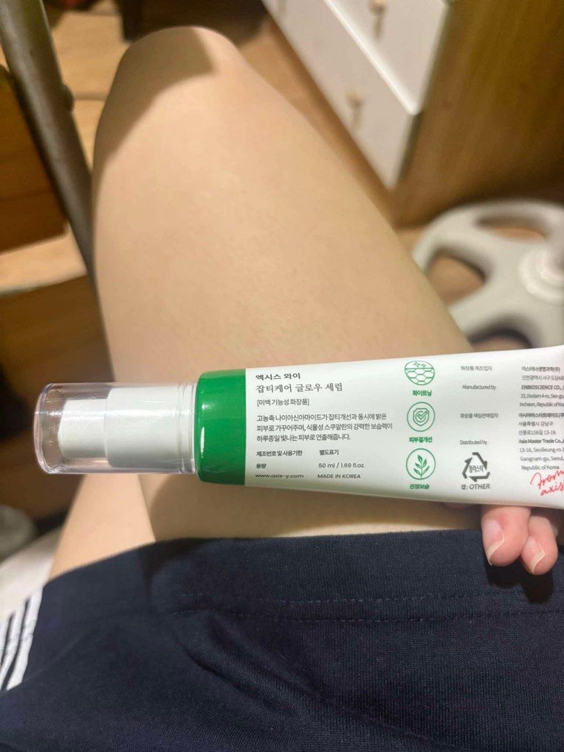 Axis Y Dark Spot Correcting Glow Serum (Category: Face Care) located in Manila. Submitted by mayet_459 (Listing ID 1466310484, Image 2). Description: hindi nagagamit, sayang.