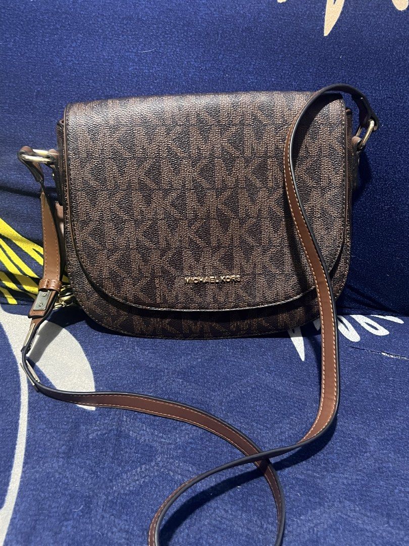 Bag👛 (Category: Shoulder Bags) located in Taguig. Submitted by pinkyyyaa (Listing ID 1466214525, Image 3). Description: .