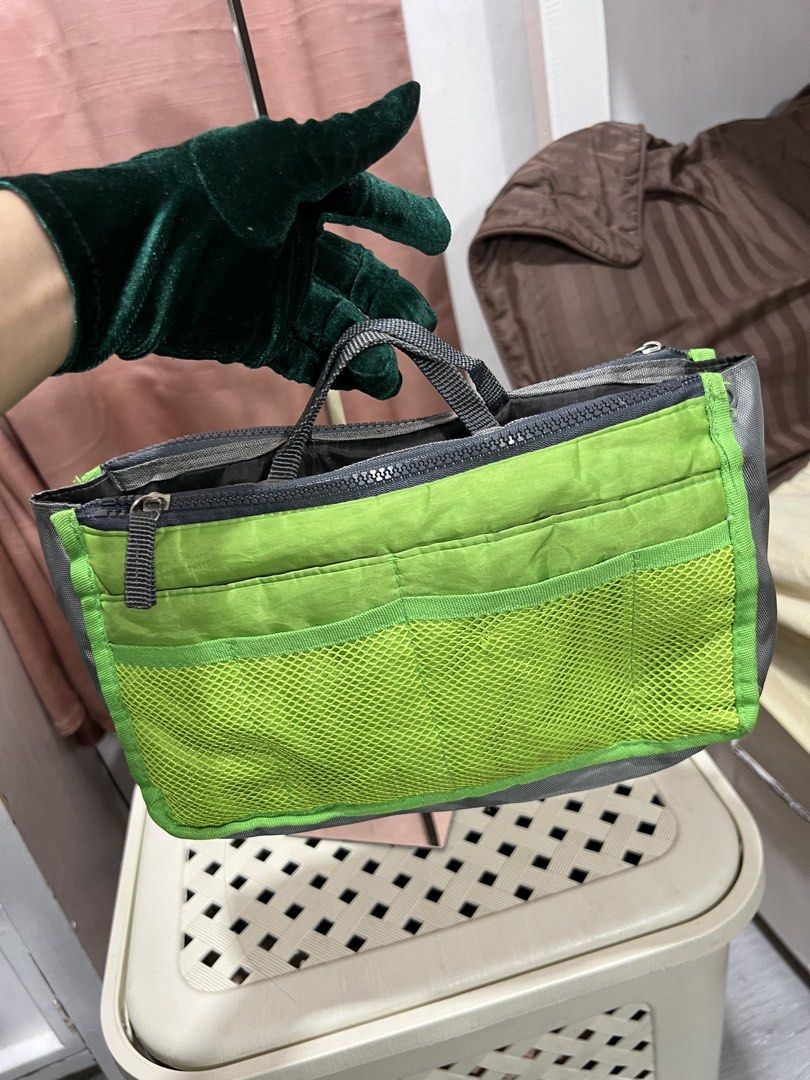 bag insert organizer (Category: Accessory Holder, Box & Organizers) located in Baguio. Submitted by mercedeshermosamoran (Listing ID 1466196613, Image 1). Description: with lots of compartments and pockets L- 6 1/2 inches W- 11 inches.