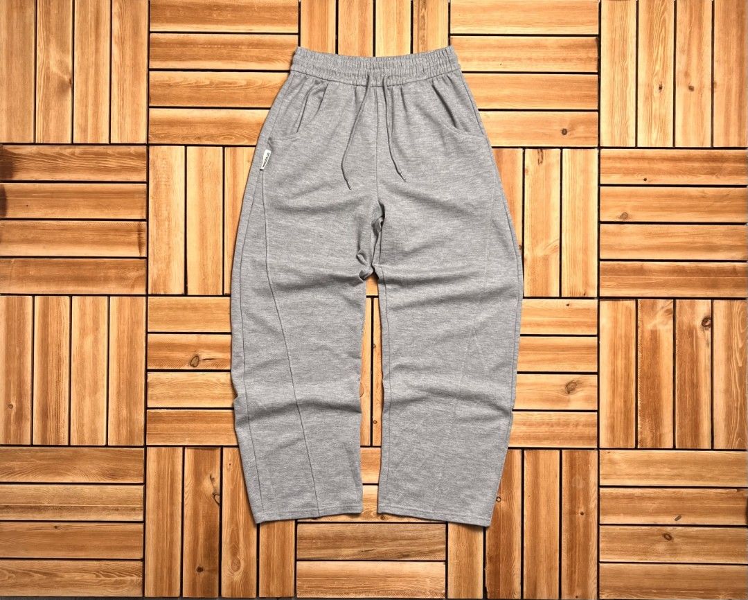 Baggy cotton sweatpants (Category: Trousers) located in Floridablanca. Submitted by d_elevated (Listing ID 1466297290, Image 2). Description: .