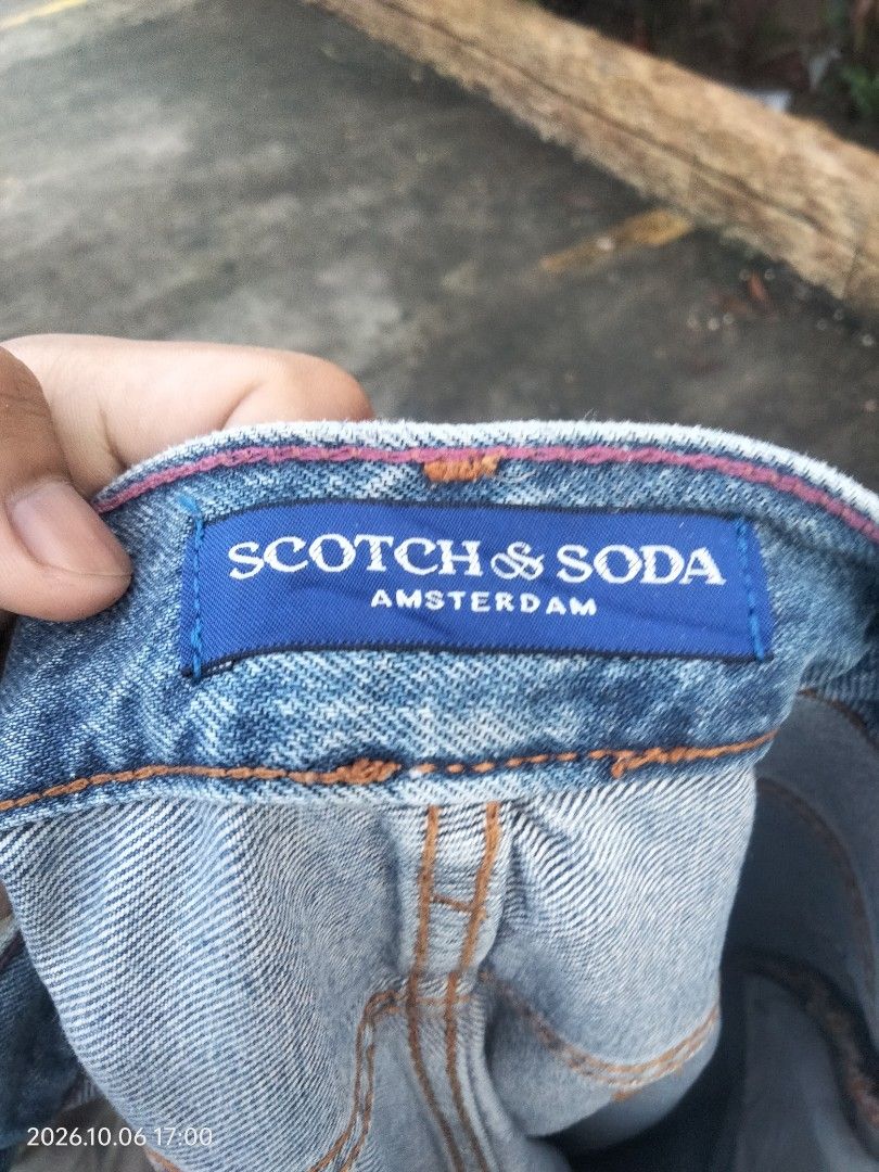 Baggy jeans with paint splatter design (Category: Jeans) located in Caloocan City. Submitted by haruconcep52476 (Listing ID 1466315409, Image 3). Description: Dimensions W32×L43 Good condition Color rate 9 No issue.