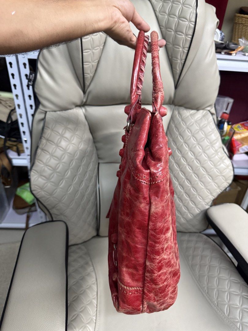 Balenciaga big studs (Category: Shoulder Bags) located in Cagayan de Oro. Submitted by negosyantesibengineer (Listing ID 1466213871, Image 2). Description: .