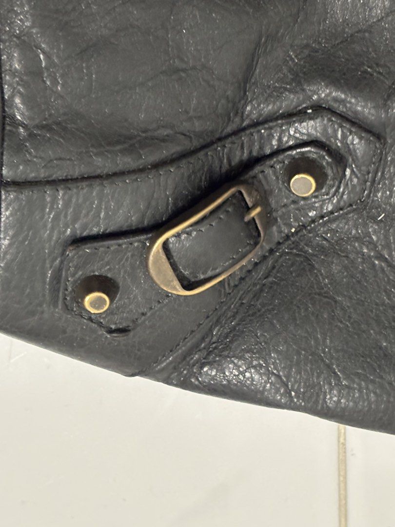 Balenciaga City Hobo (Category: Shoulder Bags) located in Pasay City. Submitted by zhis_closet (Listing ID 1466225065, Image 3). Description: Negotiable.