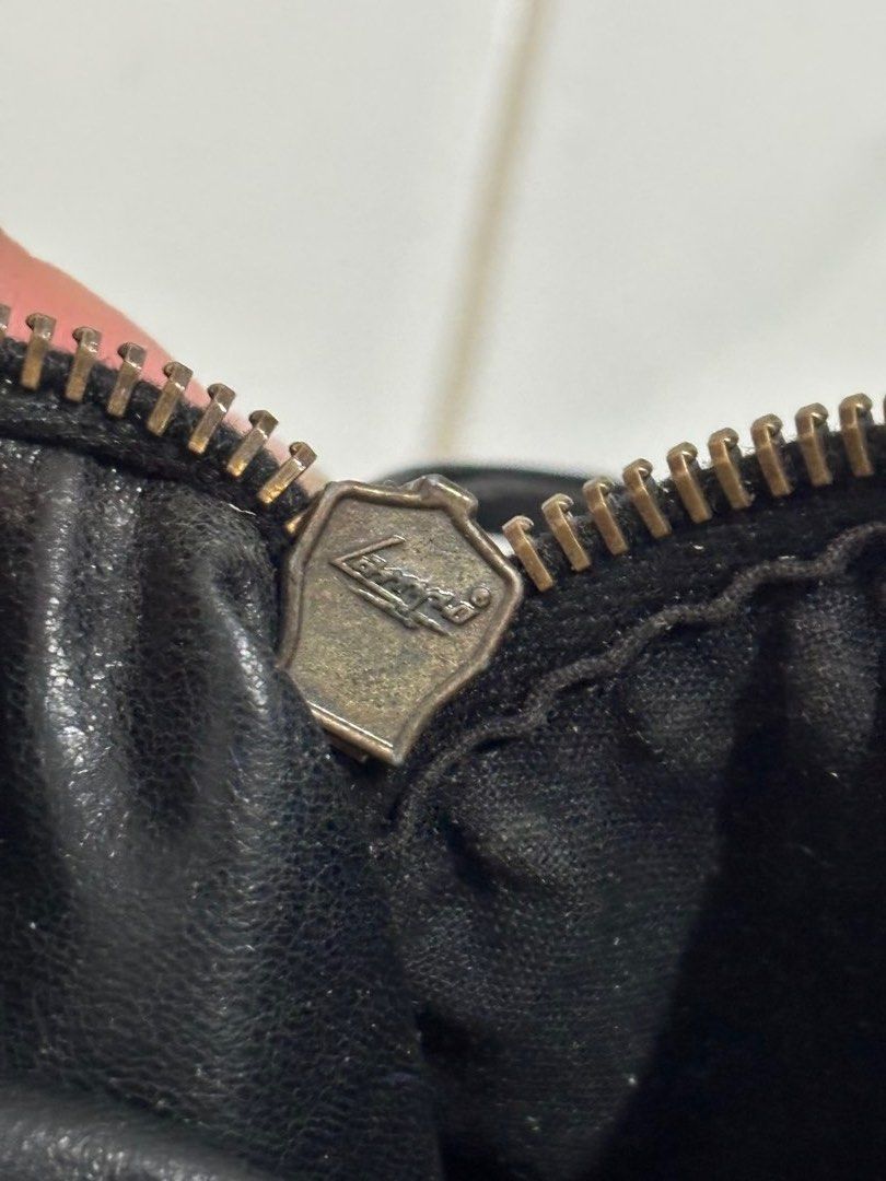 Balenciaga City Hobo (Category: Shoulder Bags) located in Pasay City. Submitted by zhis_closet (Listing ID 1466225065, Image 2). Description: Negotiable.