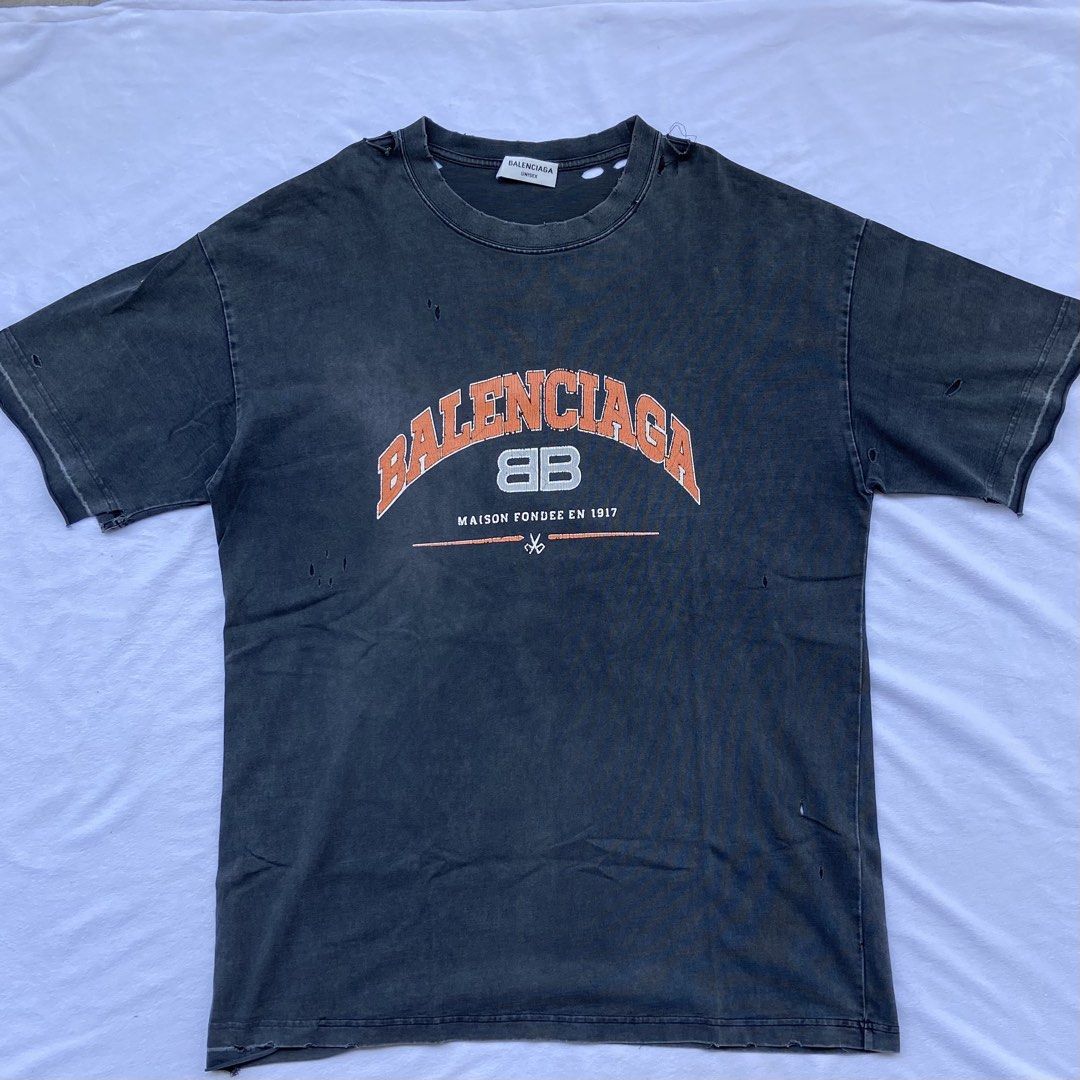 Balenciaga Distress (Category: Tshirts & Polo Shirts ) located in General Santos City (Dadiangas). Submitted by seventythirdpick (Listing ID 1466298934, Image 1). Description: Size. XL 23x31.5 No flaws Excellent .