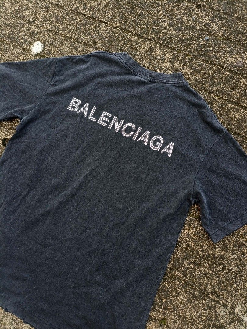 Balenciaga distressed (Category: Tshirts & Polo Shirts ) located in Kidapawan. Submitted by alegadofra82754 (Listing ID 1466277025, Image 1). Description: .