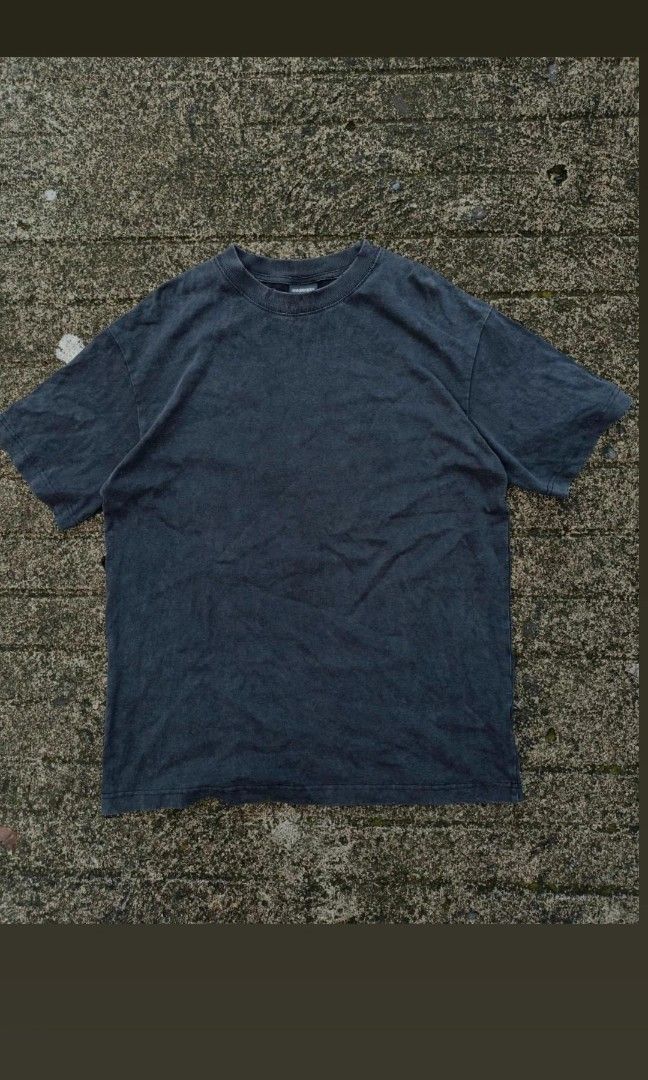 Balenciaga distressed (Category: Tshirts & Polo Shirts ) located in Kidapawan. Submitted by alegadofra82754 (Listing ID 1466277025, Image 2). Description: .