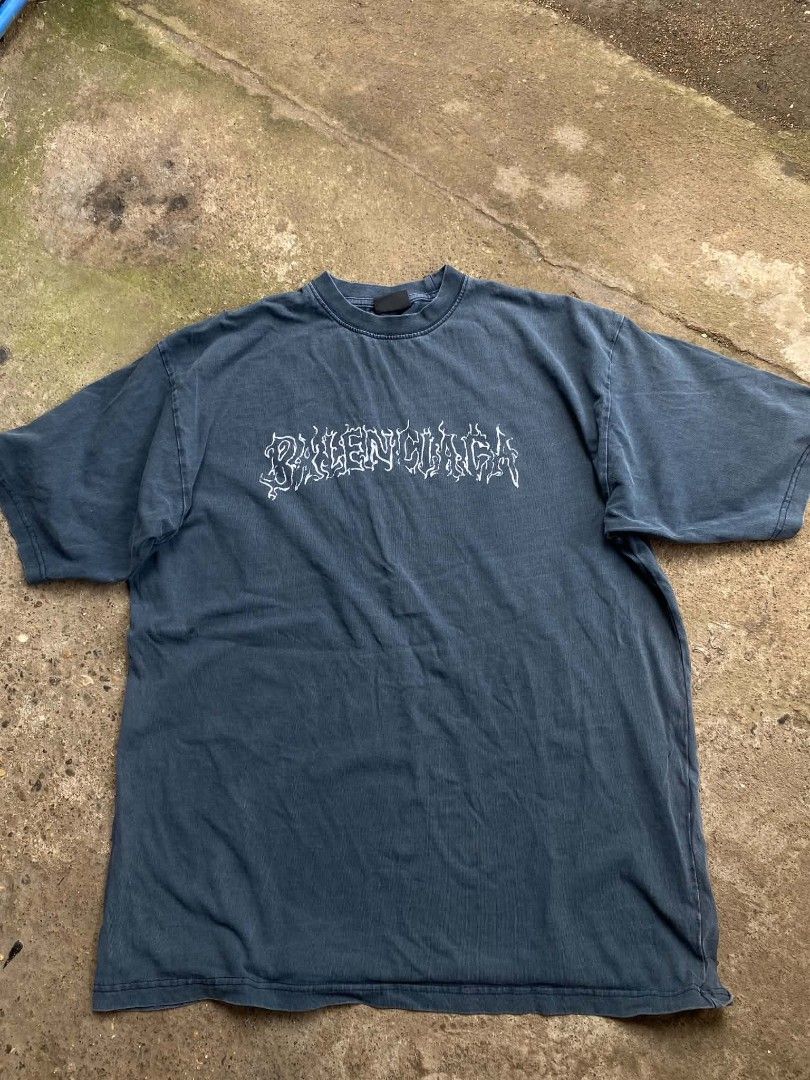 BALENCIAGA FLAMES (Category: Tshirts & Polo Shirts ) located in Pontevedra. Submitted by 6101_finds (Listing ID 1466334297, Image 1). Description: excellent condition.