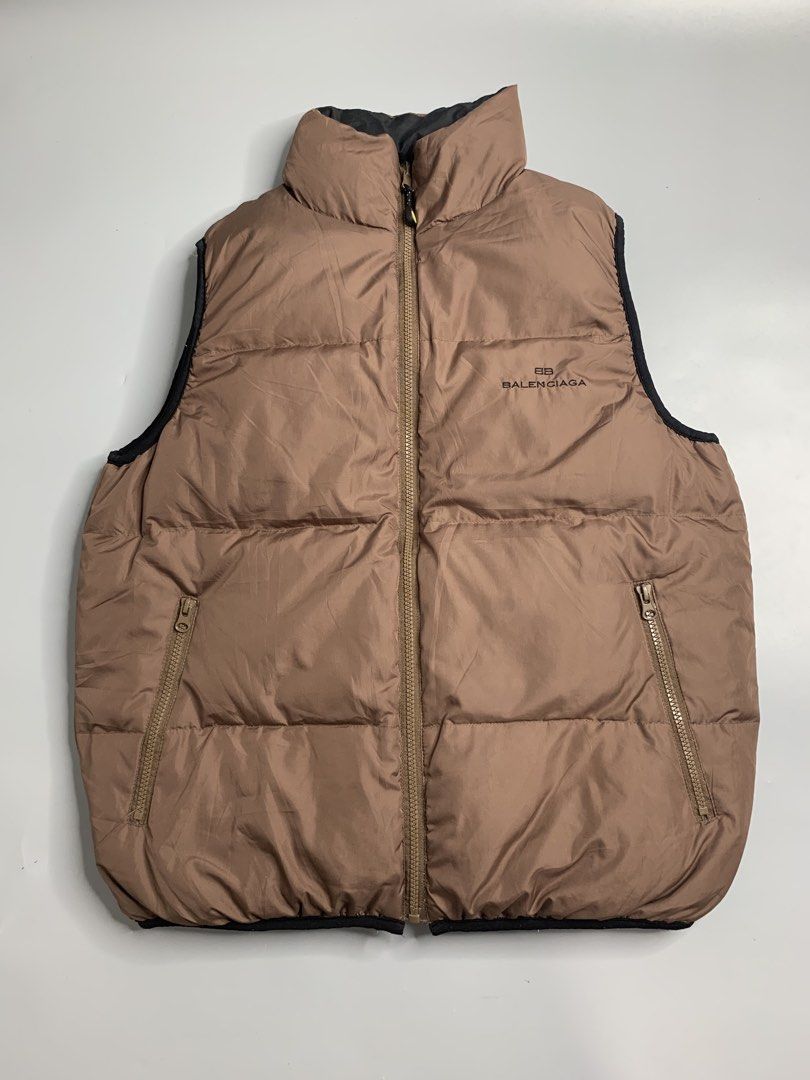 Balenciaga Reversible Goose Down Vest (Category: Coats, Jackets and Outerwear) located in Binan City. Submitted by disqualified_but_undefeated (Listing ID 1466305367, Image 1). Description: Balenciaga Reversible Goose Down Vest Mens Size- 3 Large Chest- 22 inches Shoulder- 16 inches Waist- 23 inches Length- 26.5 inches In Good Condition 📩📩📩 To Purchase Please Check Detailed Photos Posted for your Reference Thankyou!!!.