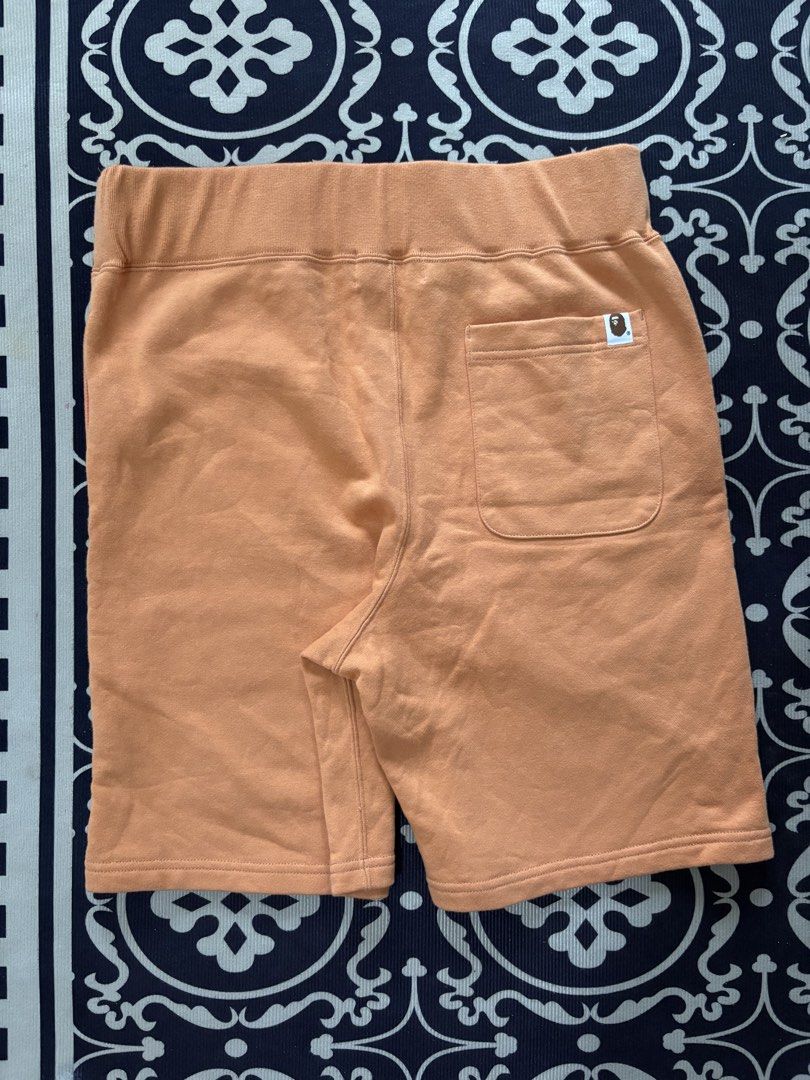 BAPE SHORTS (Category: Shorts) located in Baguio. Submitted by viibodegaaa (Listing ID 1466191983, Image 3). Description: Item: BAPE SHORTS Size: M Width: 15.5’ Length: 20’ Condition: very good Price: 2280 .