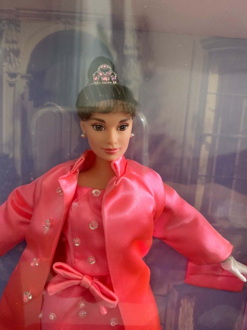 Barbie Audrey Hepburn Holly Golightly (Category: Figurines & Statues) located in Cabadbaran. Submitted by barbielee14 (Listing ID 1451987139, Image 2). Description: NRFB SOLD AS IS.