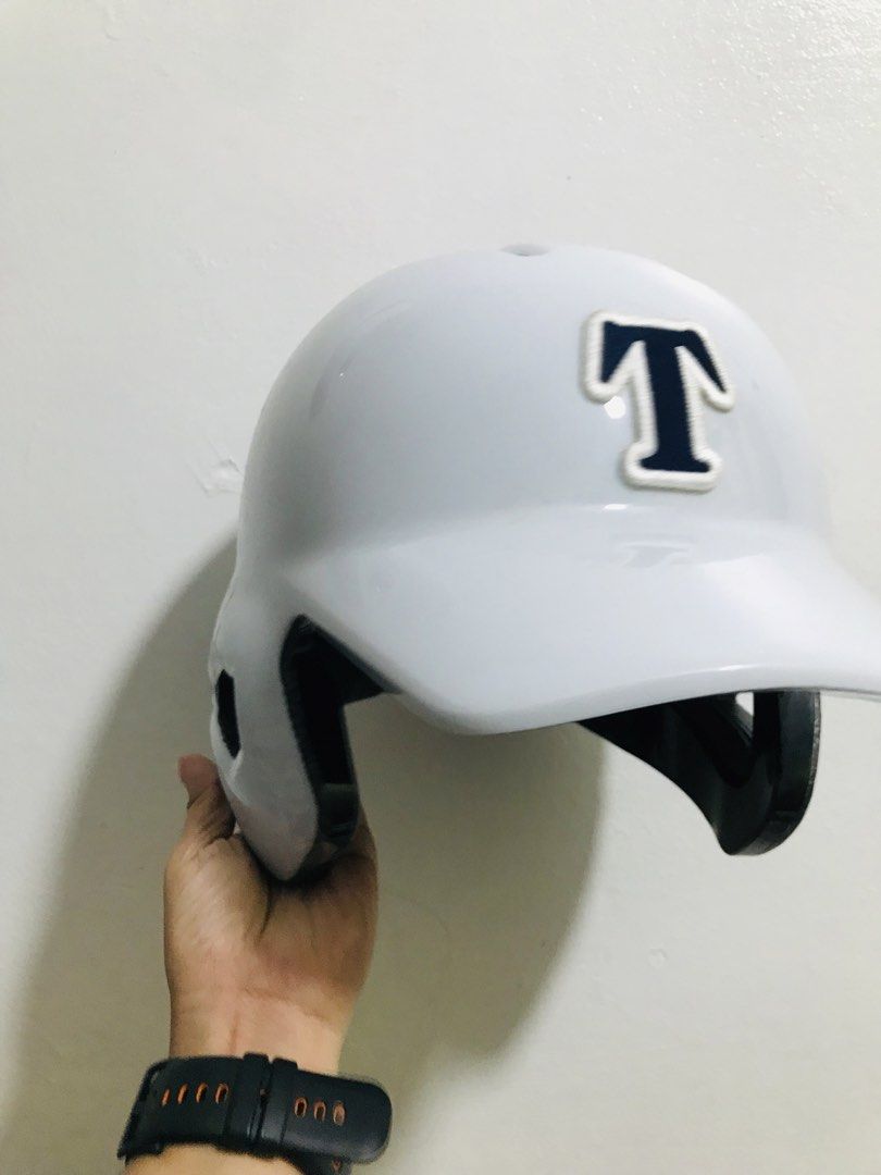 BASEBALL HELMET (Category: Safety Gates, Locks & Protectors) located in Gamu. Submitted by 2022bagsbunny (Listing ID 1466206573, Image 1). Description: .
