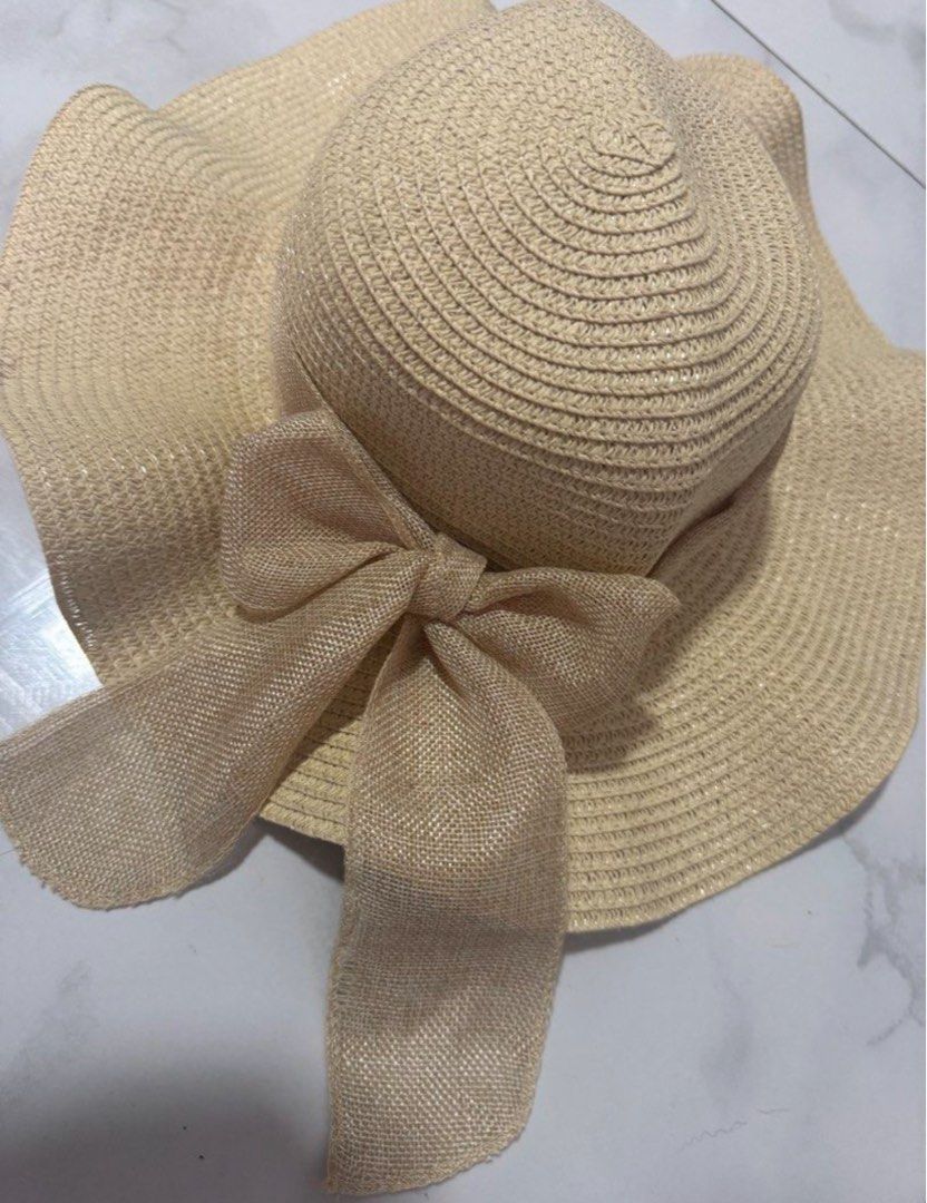 Beach hat (Category: Hats & Beanies) located in Quezon City. Submitted by prelovedsaleitems (Listing ID 1466157945, Image 2). Description: .