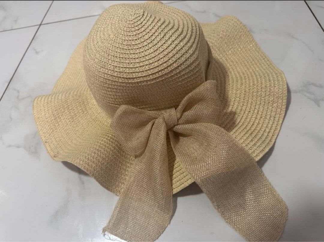 Beach hat (Category: Hats & Beanies) located in Quezon City. Submitted by prelovedsaleitems (Listing ID 1466157945, Image 1). Description: .