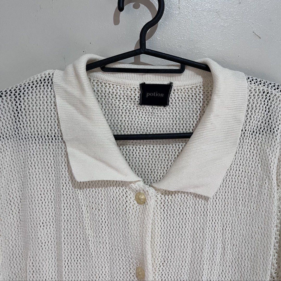 Beach long sleeve (Category: Longsleeves) located in Manila. Submitted by serra_shop (Listing ID 1466186981, Image 2). Description: 8/10 Size: Small to Large Location: Pampanga Courier: J&T.