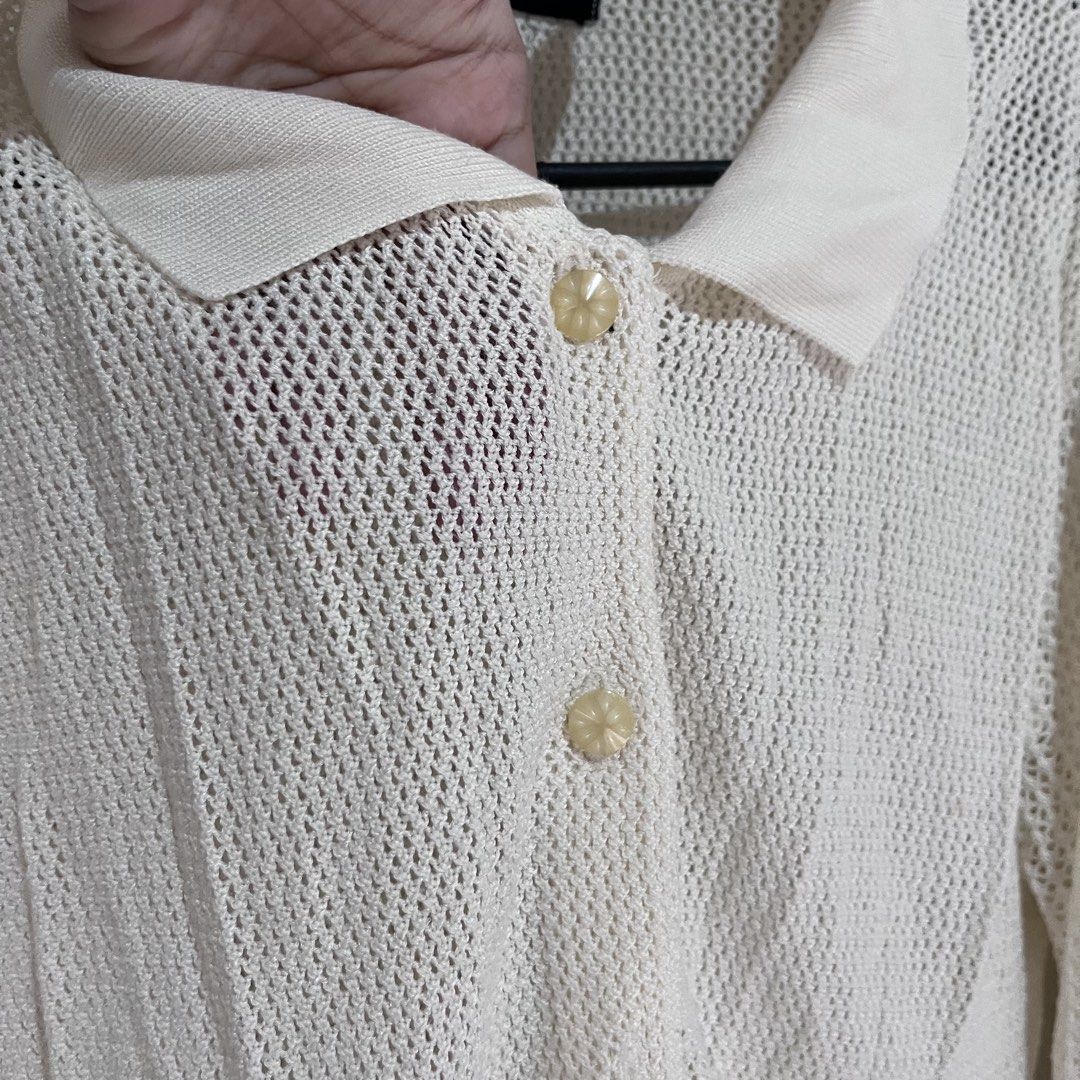 Beach long sleeve (Category: Longsleeves) located in Manila. Submitted by serra_shop (Listing ID 1466186981, Image 3). Description: 8/10 Size: Small to Large Location: Pampanga Courier: J&T.