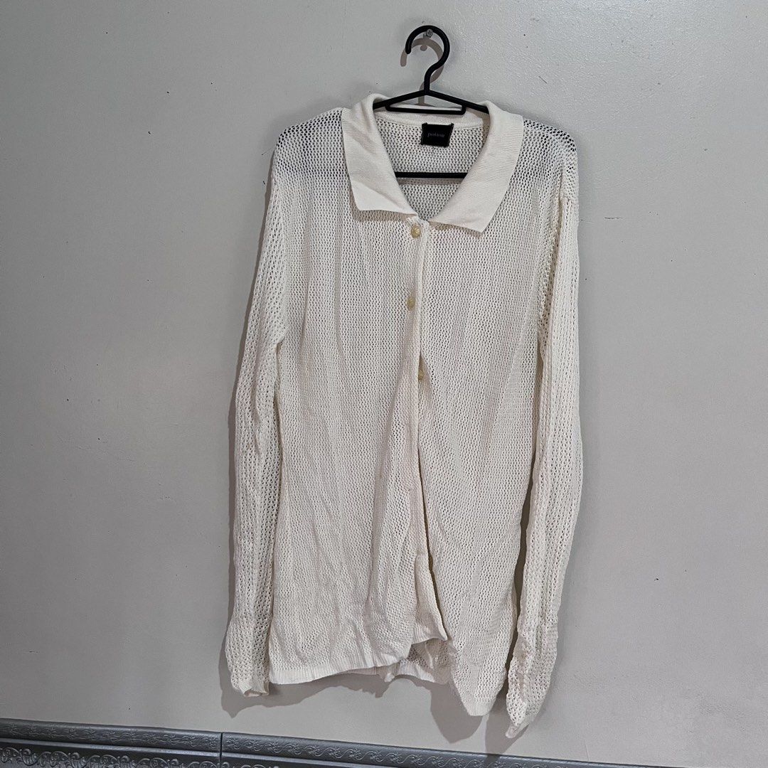 Beach long sleeve (Category: Longsleeves) located in Manila. Submitted by serra_shop (Listing ID 1466186981, Image 1). Description: 8/10 Size: Small to Large Location: Pampanga Courier: J&T.
