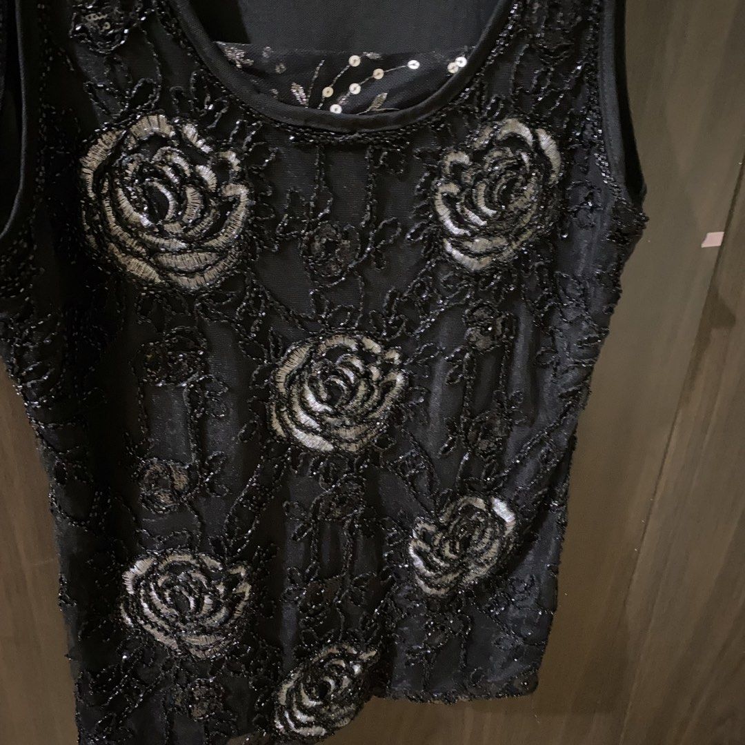 BEADED FLORAL TOP (Category: Sleeveless) located in Iloilo. Submitted by dagdagbaon.ph (Listing ID 1466290124, Image 2). Description: -no beads are missing all intact -vv good condition -fits large.