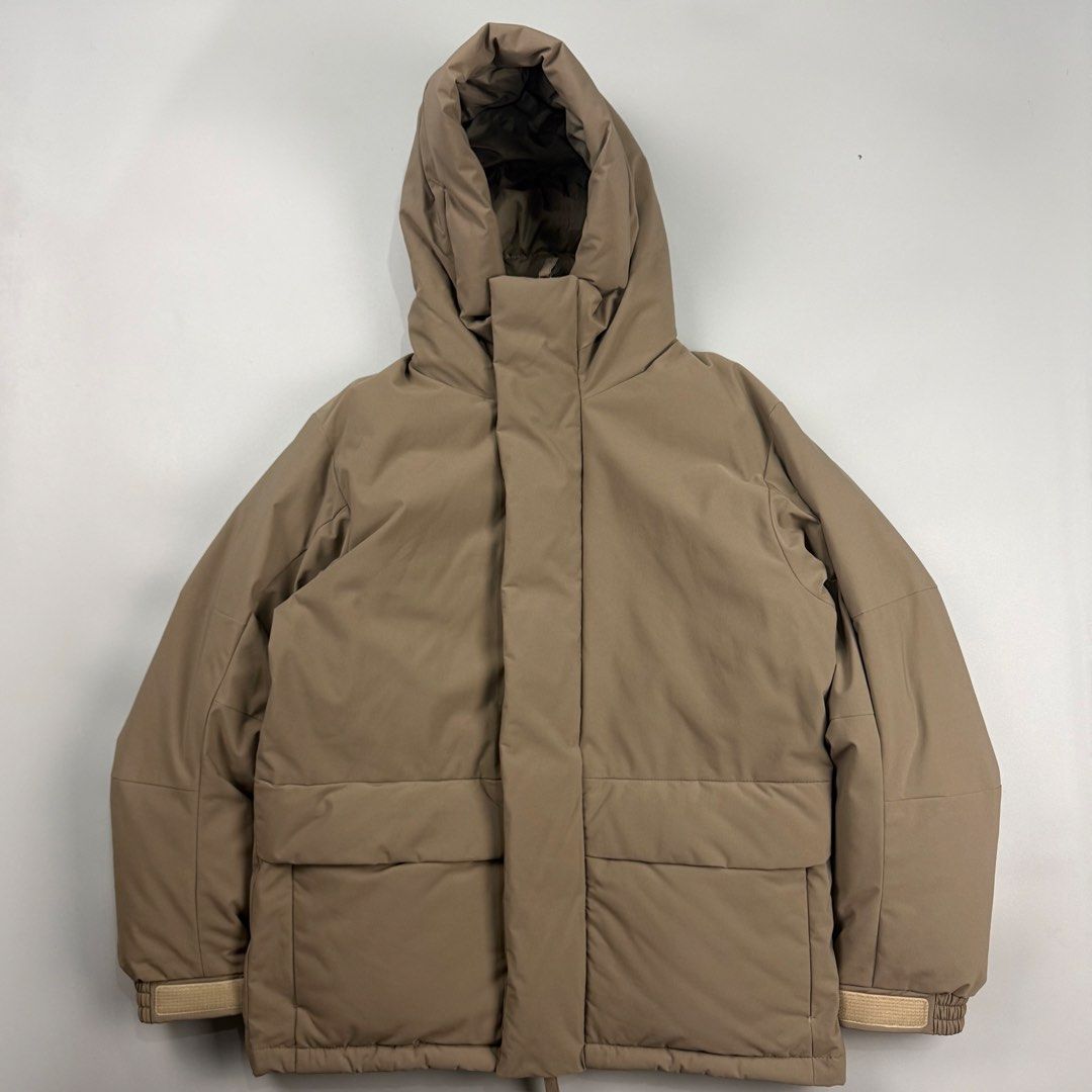 BEAMS 750 Fill Power hyperdry Size M (Category: Coats, Jackets and Outerwear) located in Cavite. Submitted by epiboie (Listing ID 1466192041, Image 1). Description: Beams 750pill power hyperdry puffer jacket Size medium 22.5x28.5 Color rate: 9.5/10 excellent condition No issue 1980 - .